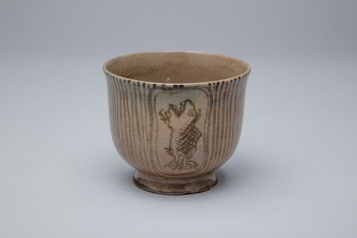 古萬古 鉄絵鯱文茶碗|工芸|カテゴリー|朝日町歴史博物館