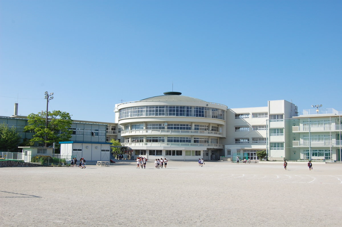 朝日小学校円形校舎 建造物 カテゴリー 朝日町歴史博物館