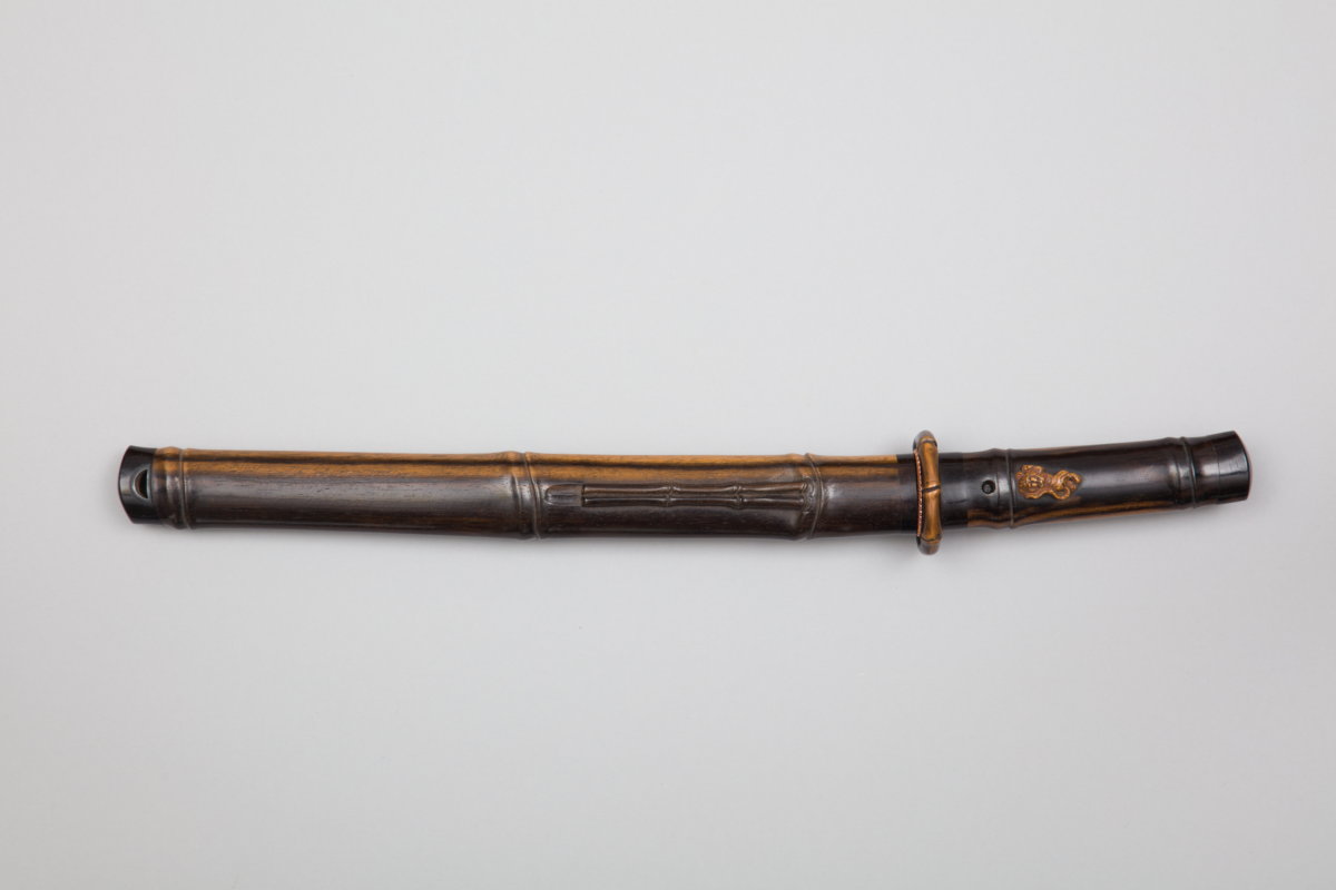 時代品 在銘 蓮蝙蝠彫 匕首 短刀拵 武具 短刀拵 銘「珉江」|工芸|カテゴリー|朝日町歴史博物館